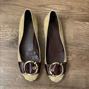 Gucci Women's Beige and Dark Brown Loafers Size 6